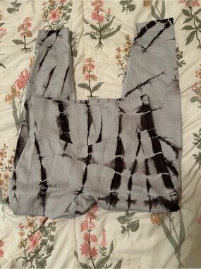 Pink victorias secret Tie-Dye Ribbed Leggings in Light Gray and Black
